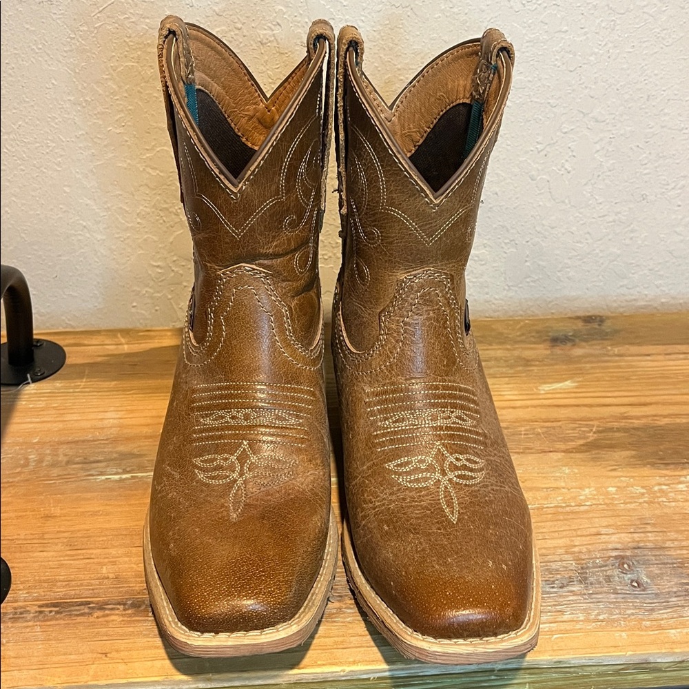 NWOB Justin Women's Chellie Western square toe Booties size 7 - Picture 6 of 10
